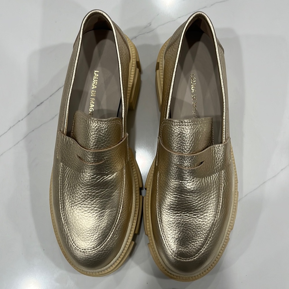 Laura Di Maggio Italy Gold Leather Loafers size 40 GORGEOUS